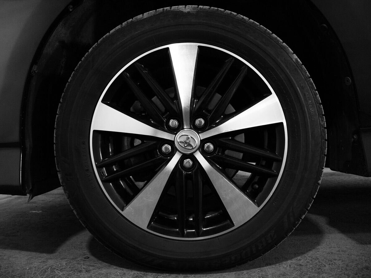 Toyota Wish 2013 - фото автомобиля