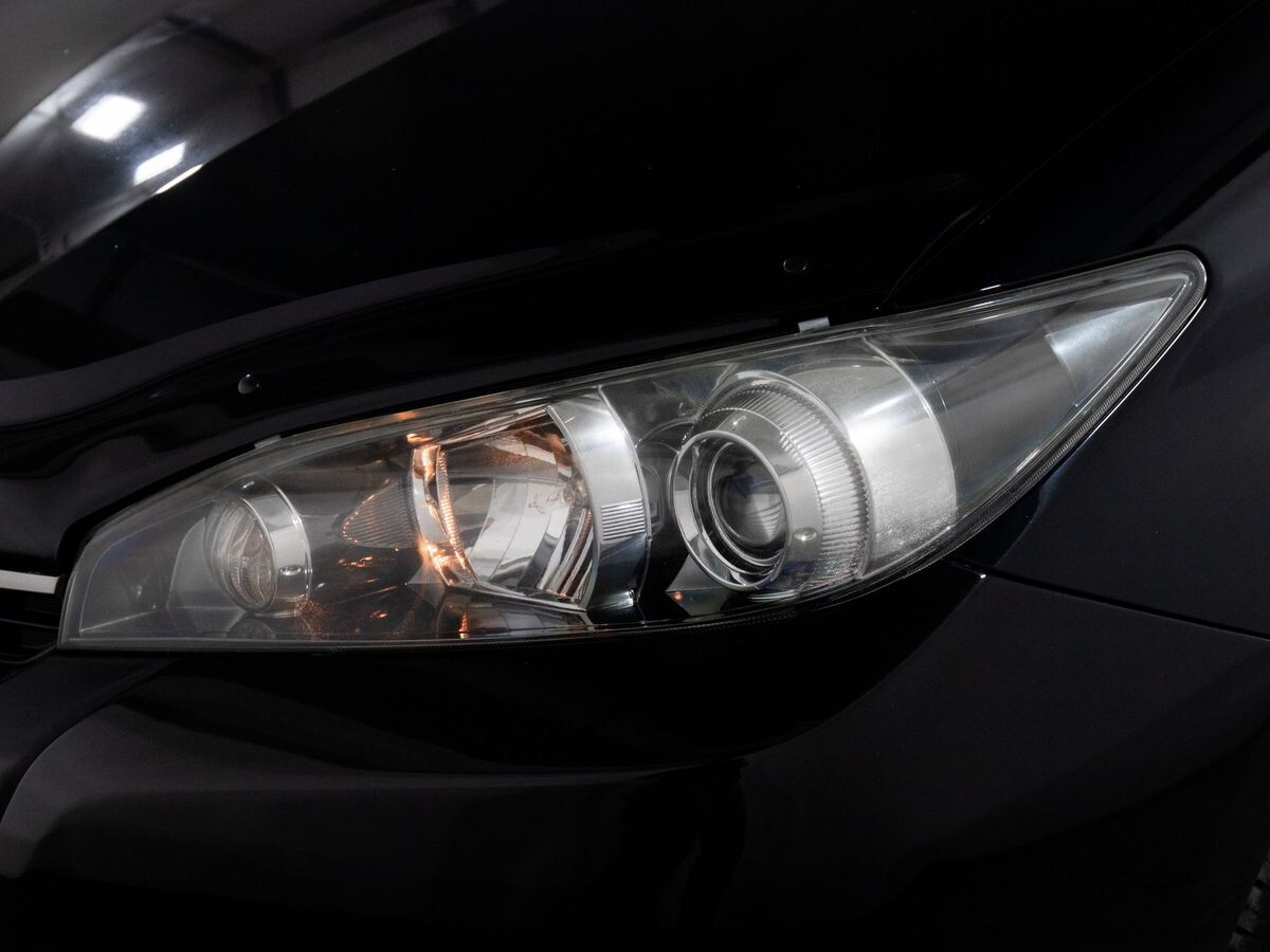 Toyota Wish 2013 - фото автомобиля