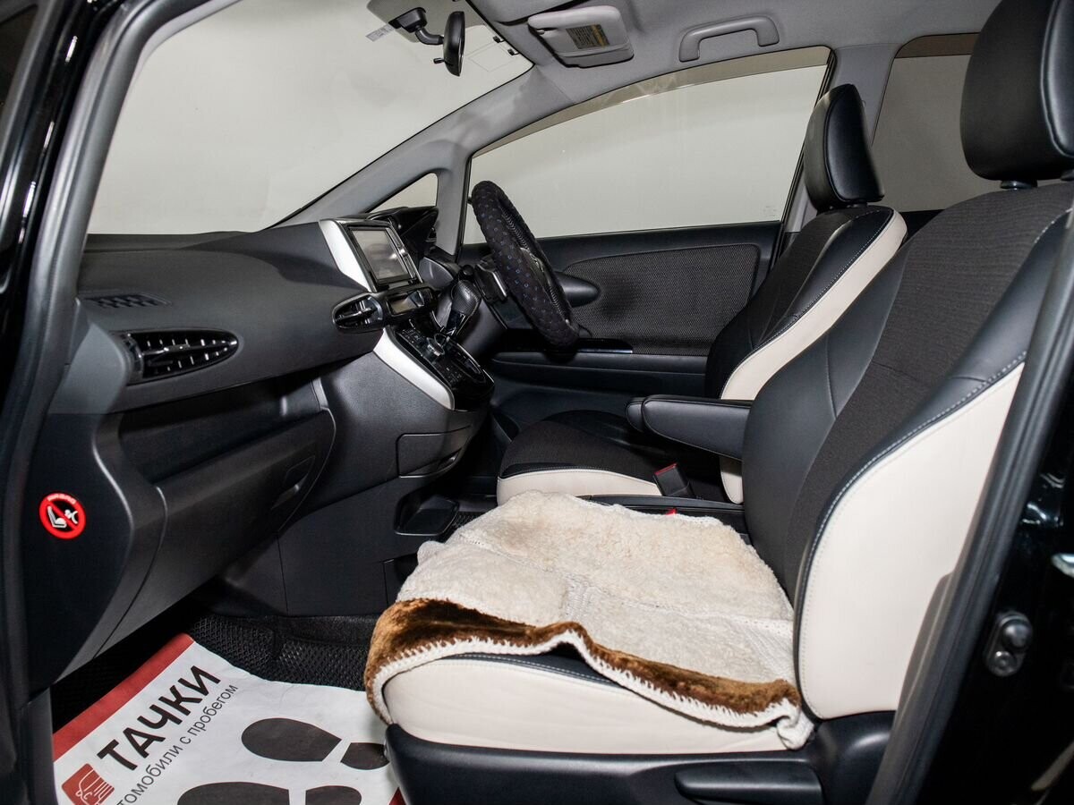 Toyota Wish 2013 - фото автомобиля