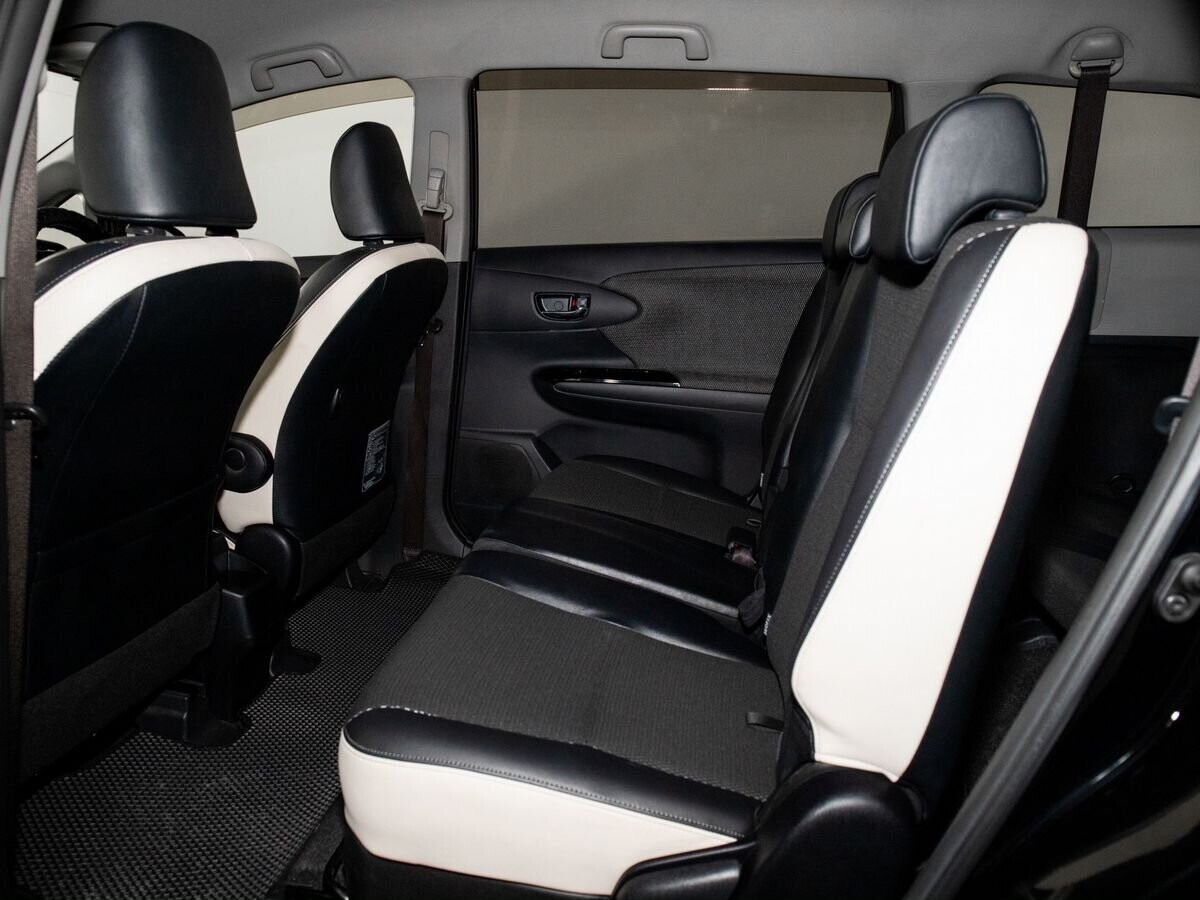 Toyota Wish 2013 - фото автомобиля