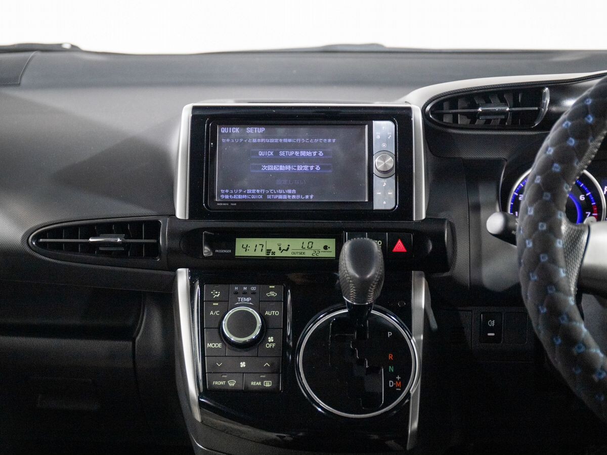 Toyota Wish 2013 - фото автомобиля