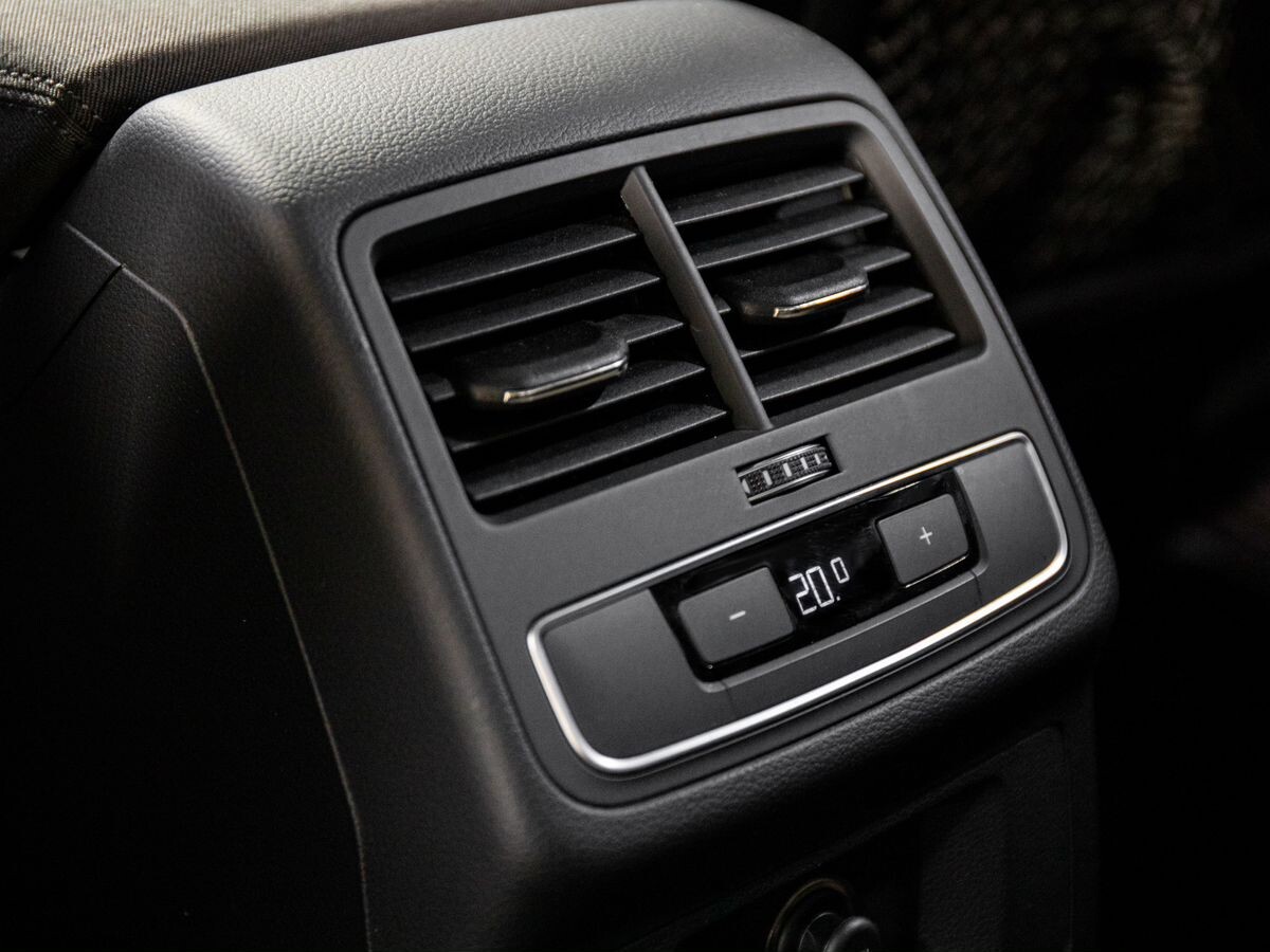 Audi A4 2016 - фото автомобиля