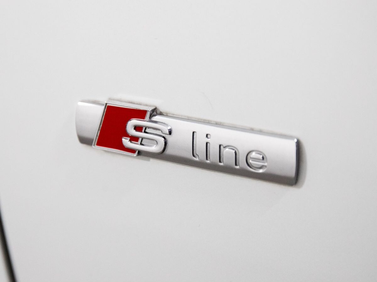 Audi A4 2016 - фото автомобиля