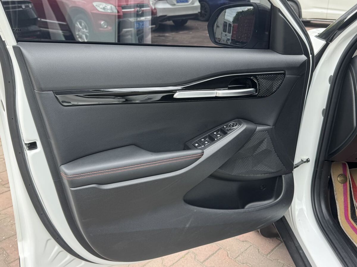 Kia KX3 2022 - фото автомобиля