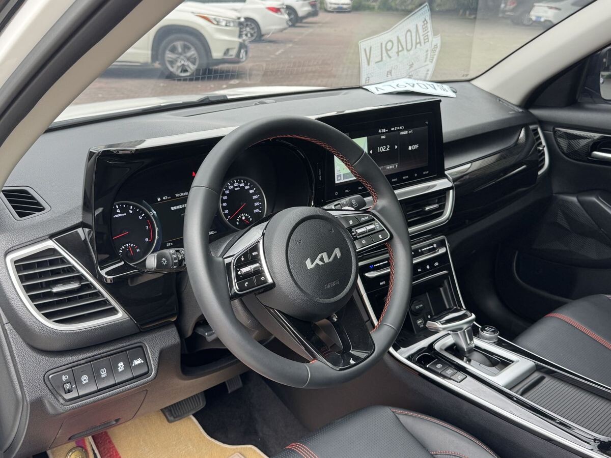 Kia KX3 2022 - фото автомобиля