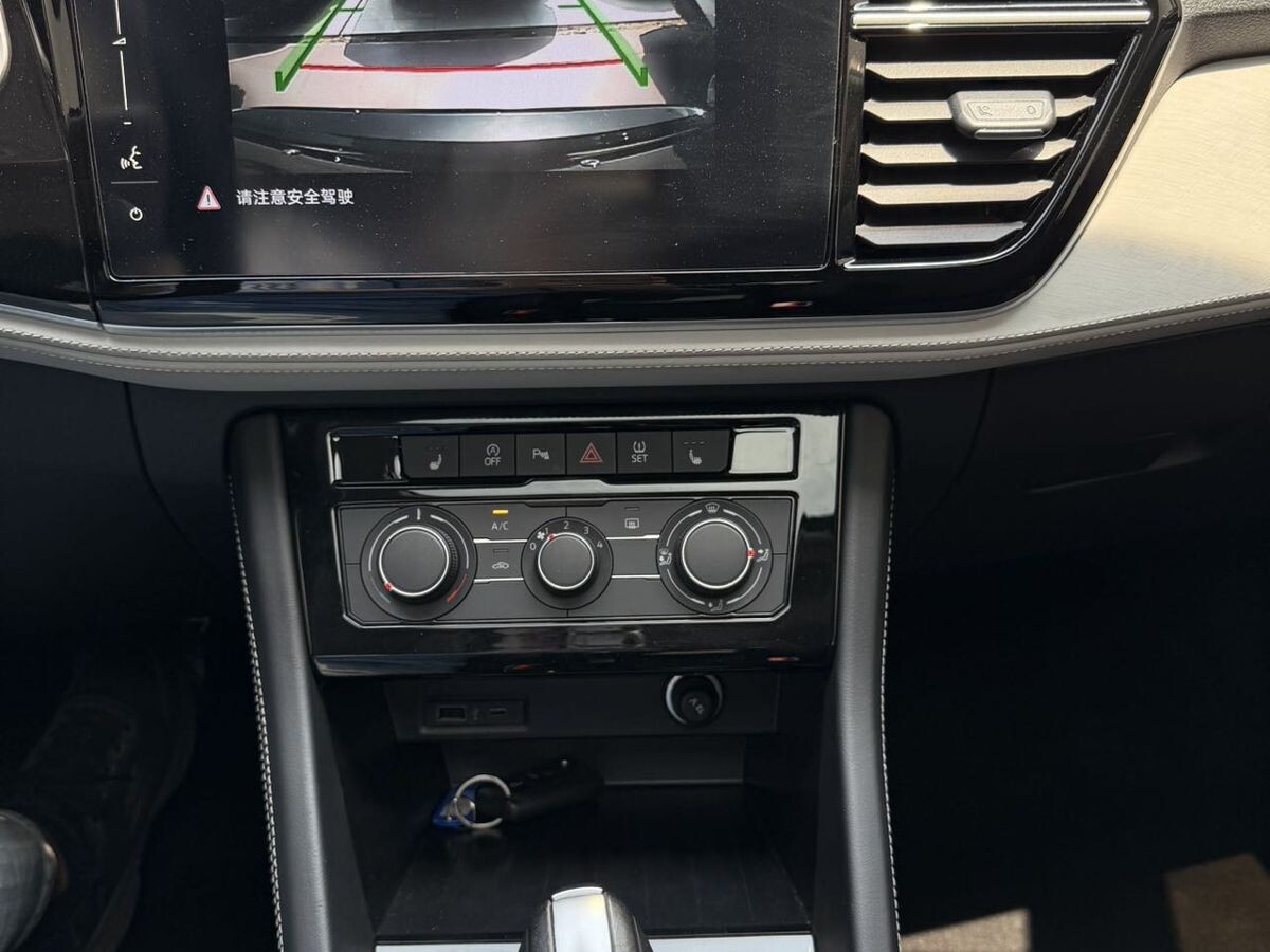 Jetta VS5 2023 - фото автомобиля