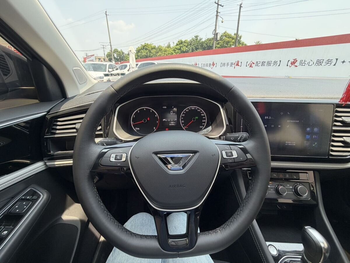 Jetta VS5 2023 - фото автомобиля