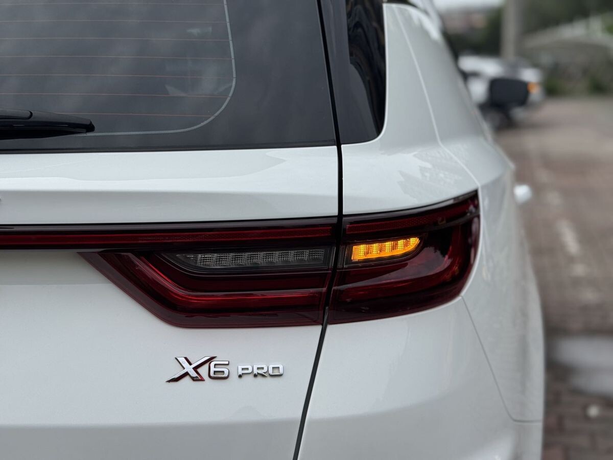 Geely Vision X6 Pro 2021 - фото автомобиля