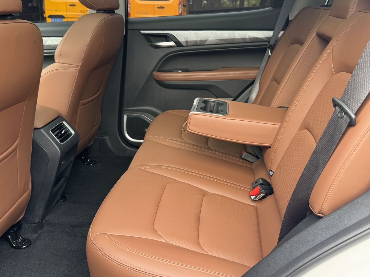 Geely Vision X6 Pro 2021 - фото автомобиля