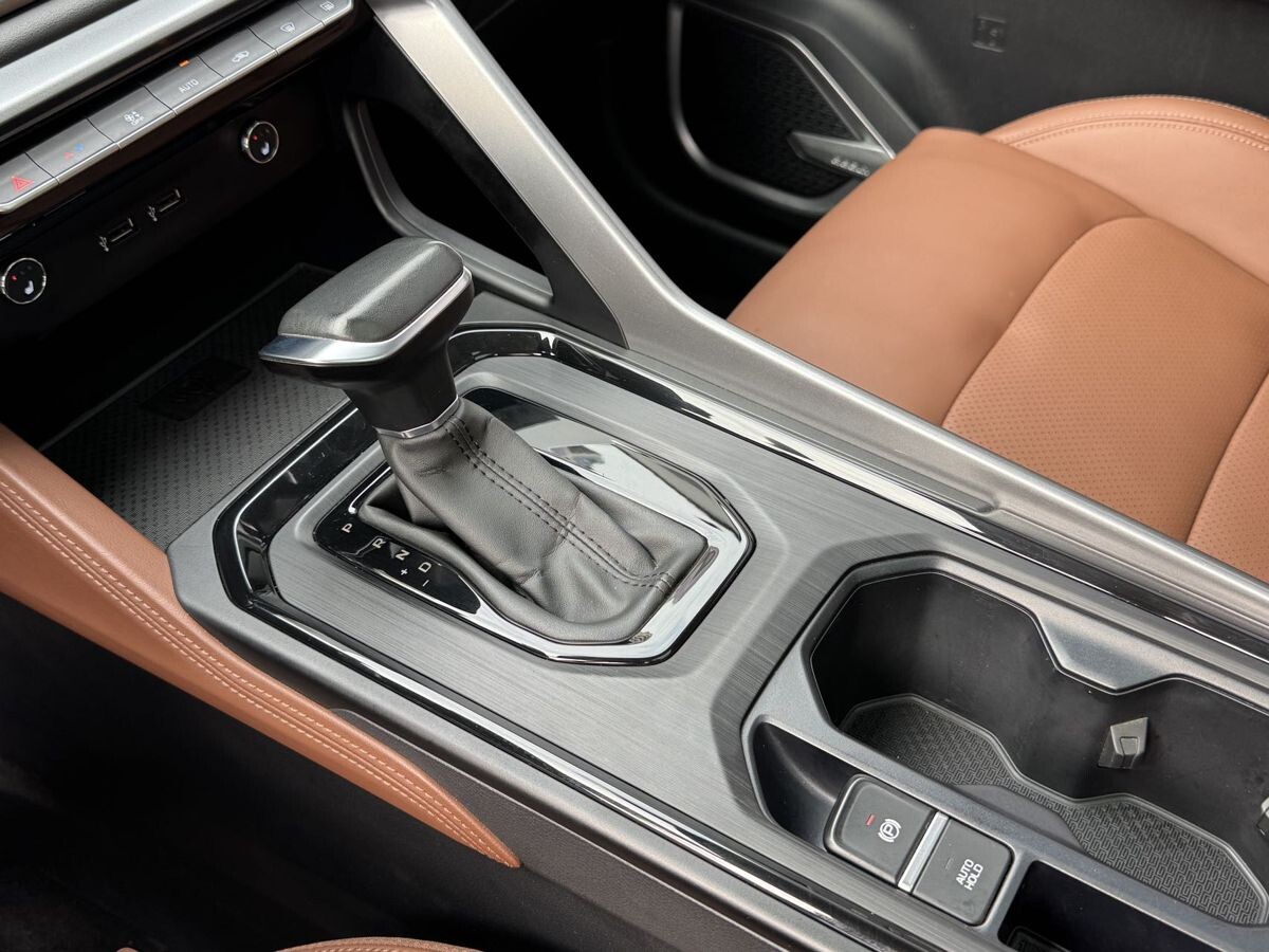 Geely Vision X6 Pro 2021 - фото автомобиля