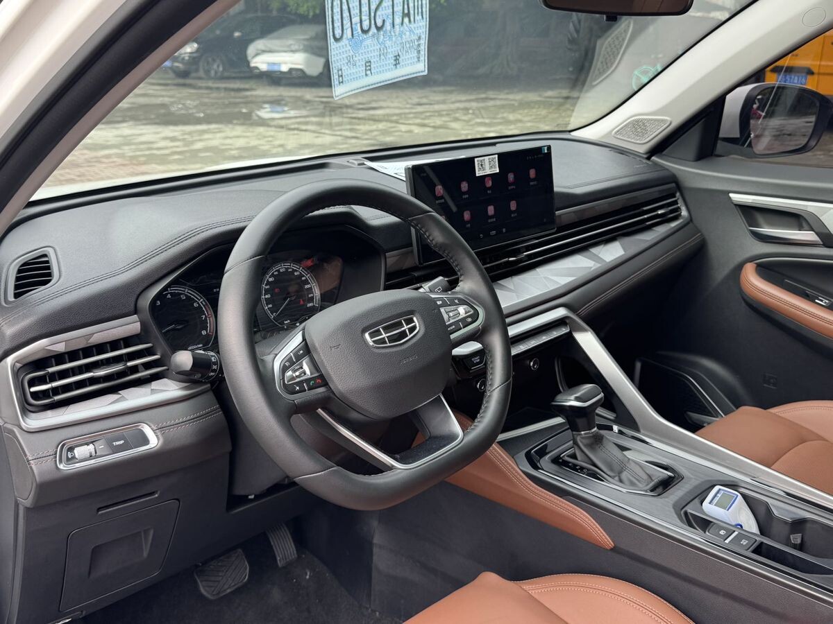 Geely Vision X6 Pro 2021 - фото автомобиля