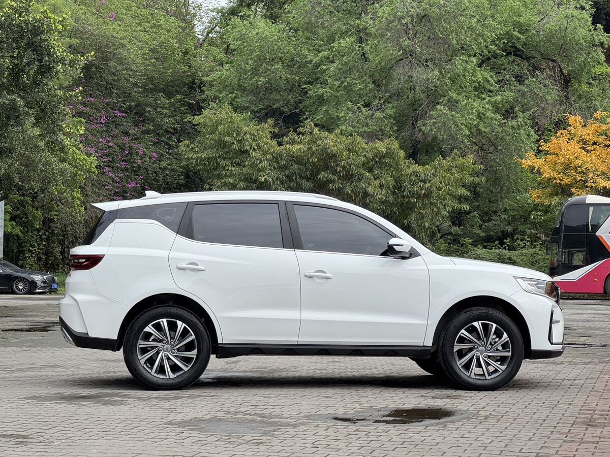 Geely Vision X6 Pro 2021 - фото автомобиля