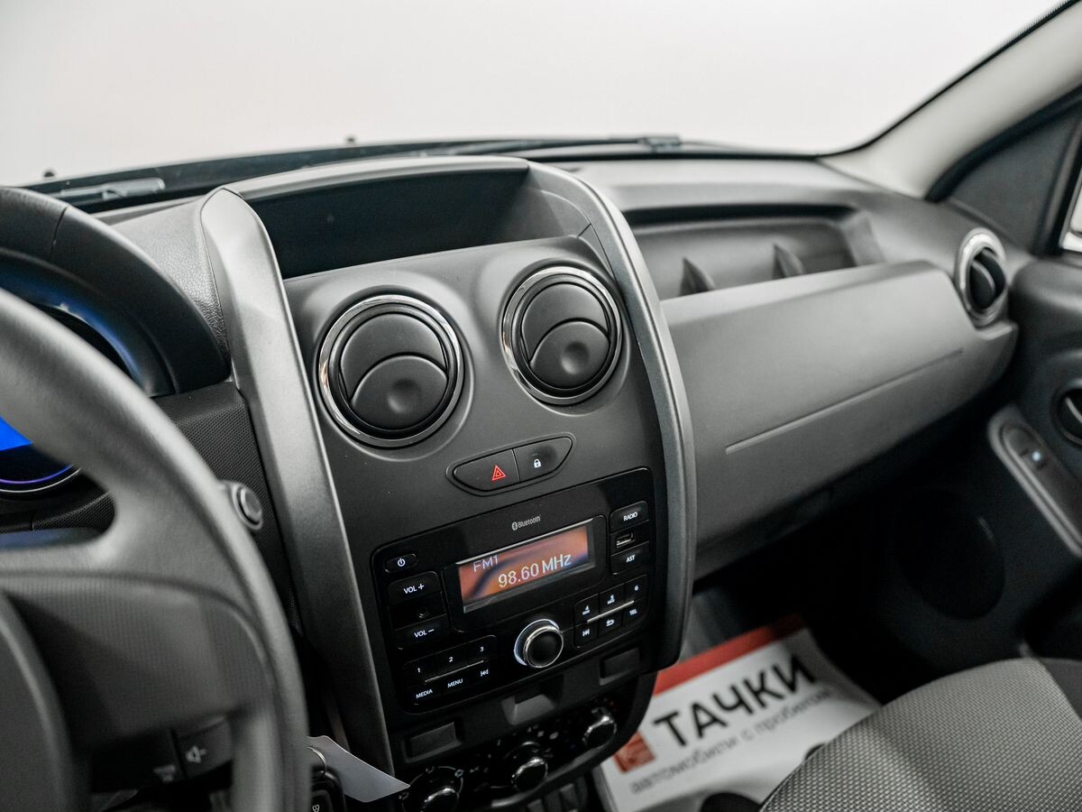 Renault Duster 2017 - фото автомобиля
