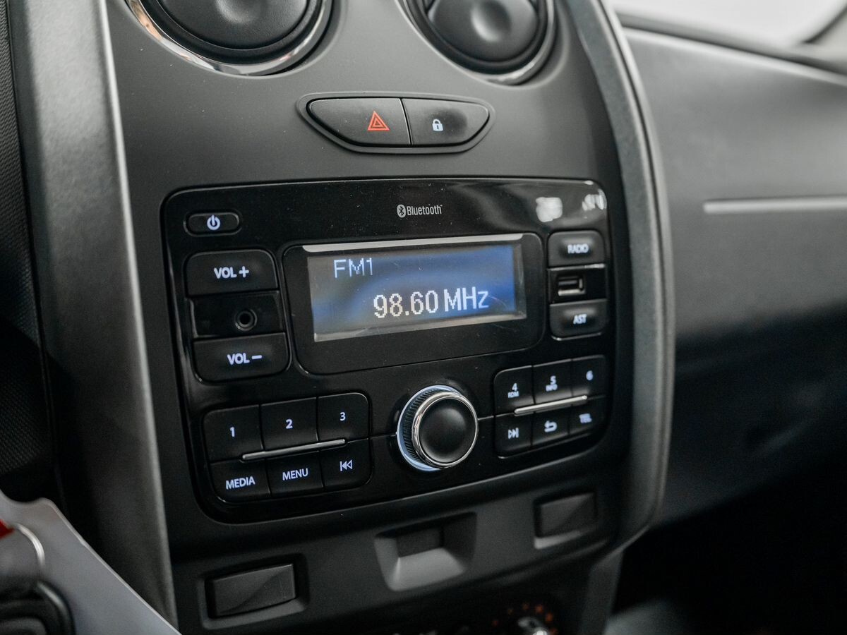 Renault Duster 2017 - фото автомобиля
