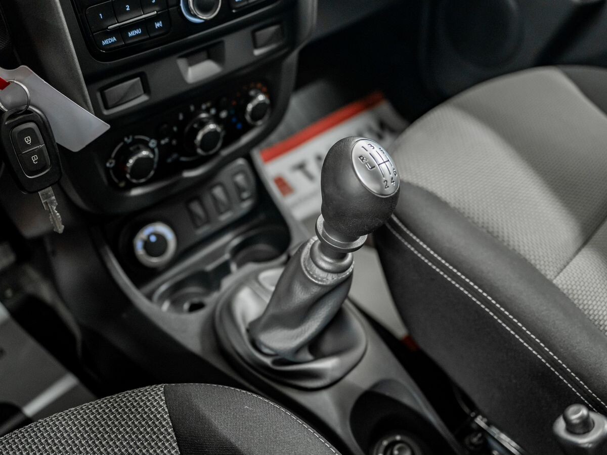 Renault Duster 2017 - фото автомобиля
