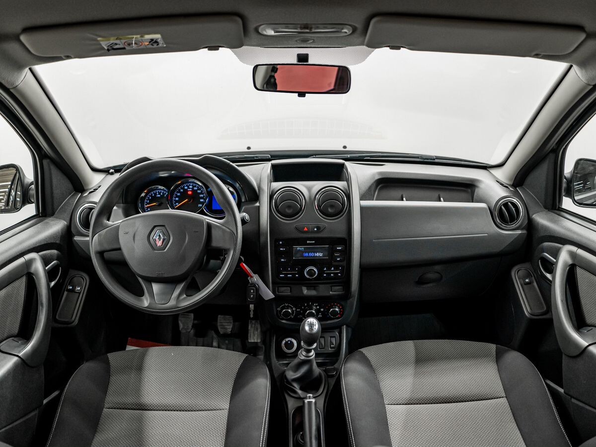 Renault Duster 2017 - фото автомобиля
