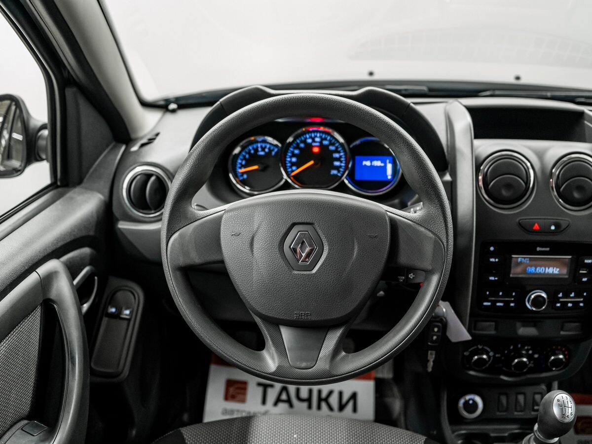 Renault Duster 2017 - фото автомобиля