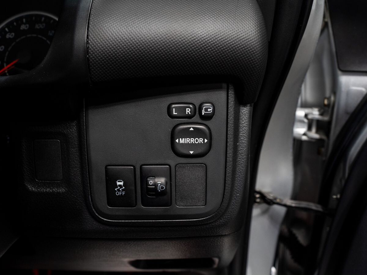 Toyota Wish 2010 - фото автомобиля