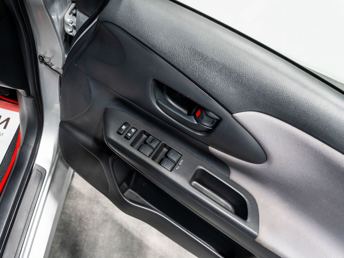 Toyota Wish 2010 - фото автомобиля