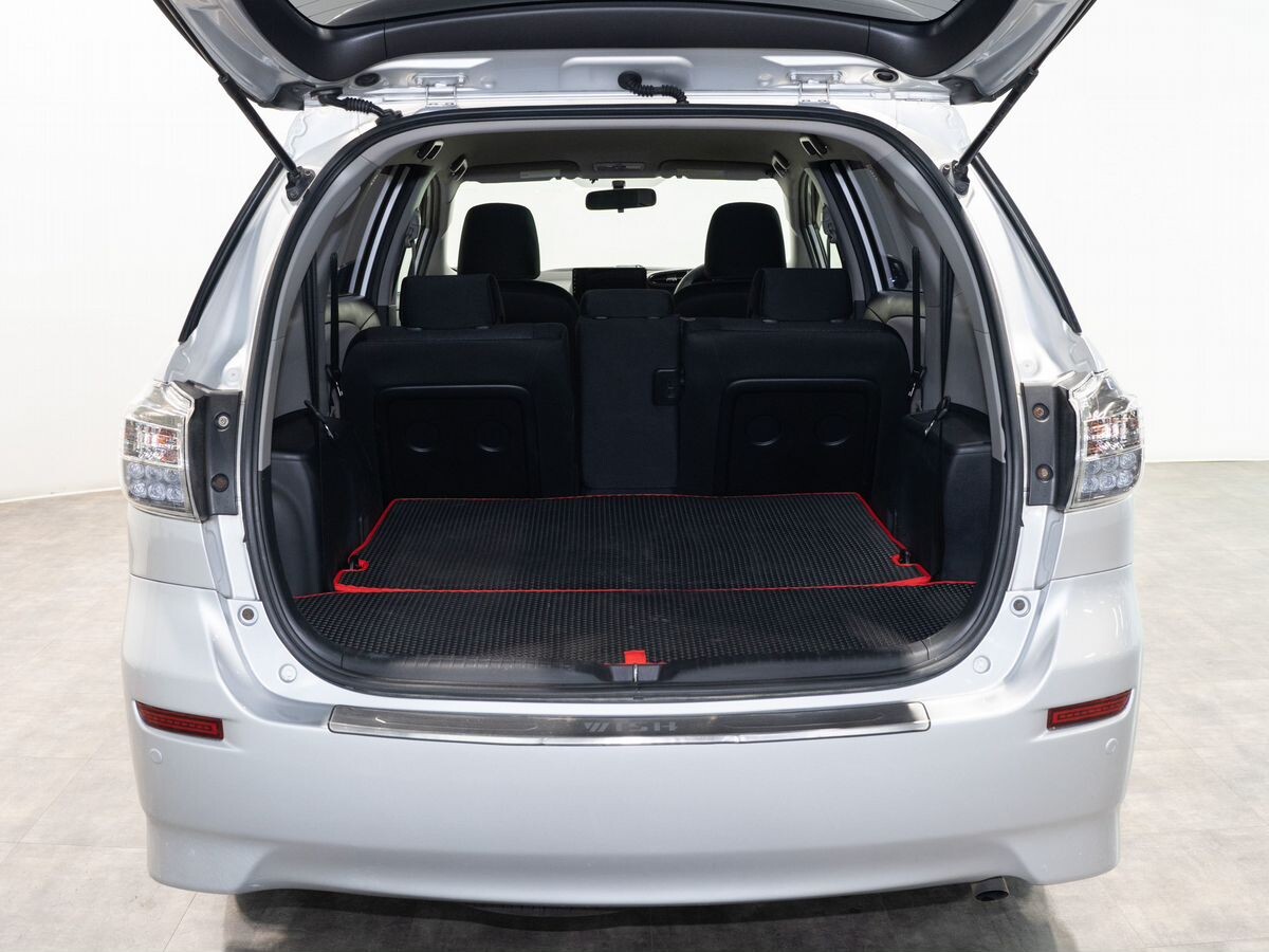 Toyota Wish 2010 - фото автомобиля