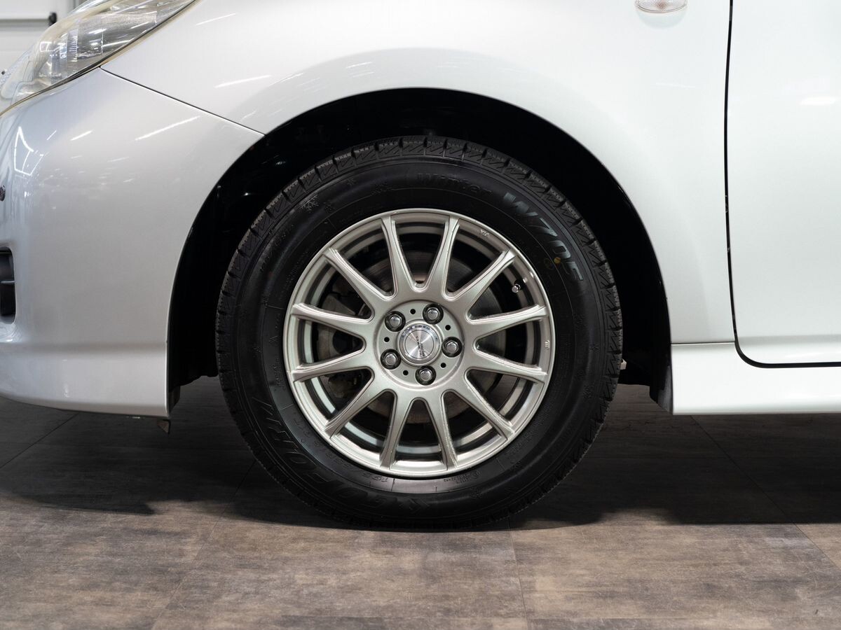 Toyota Wish 2010 - фото автомобиля