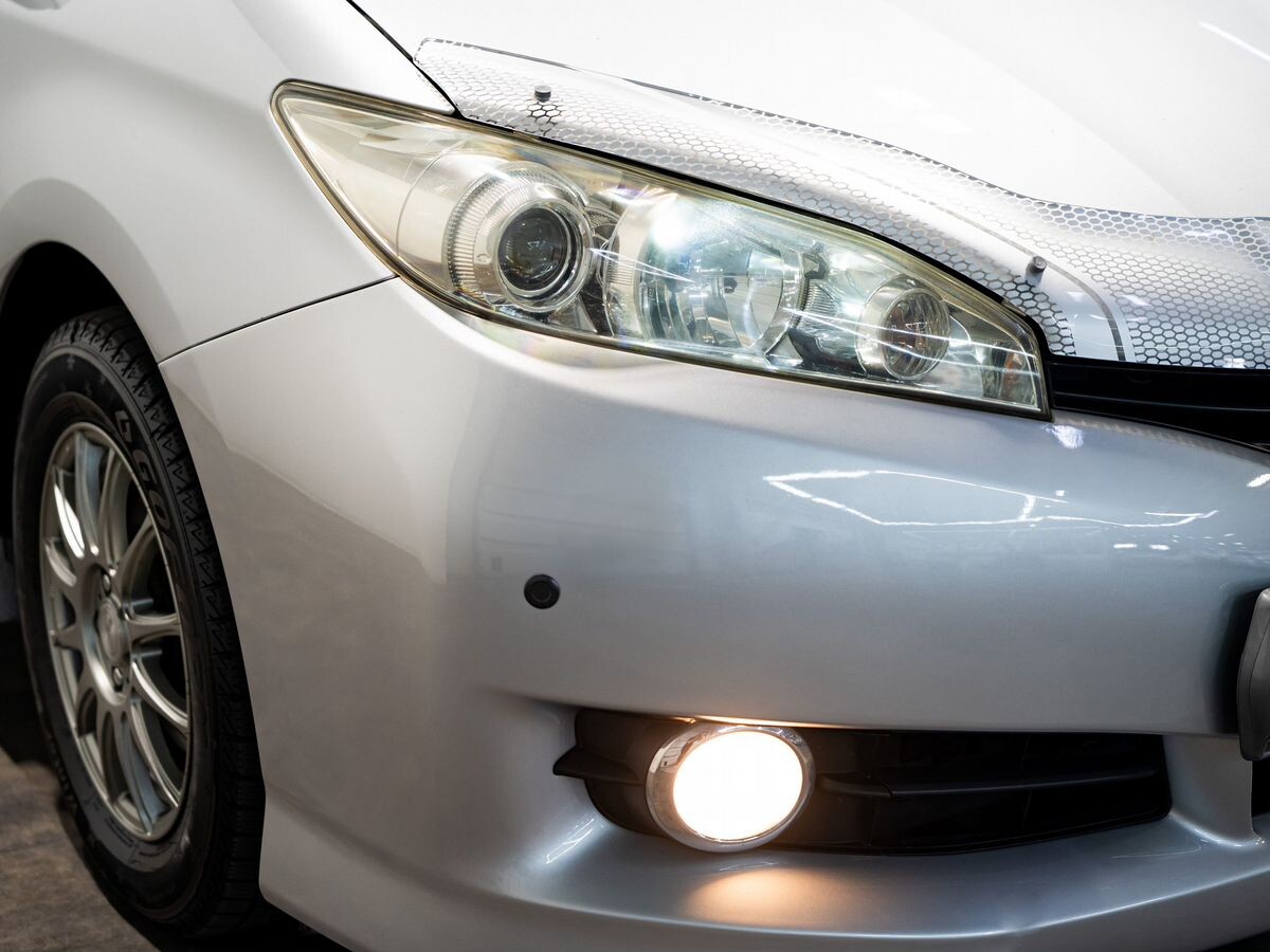 Toyota Wish 2010 - фото автомобиля