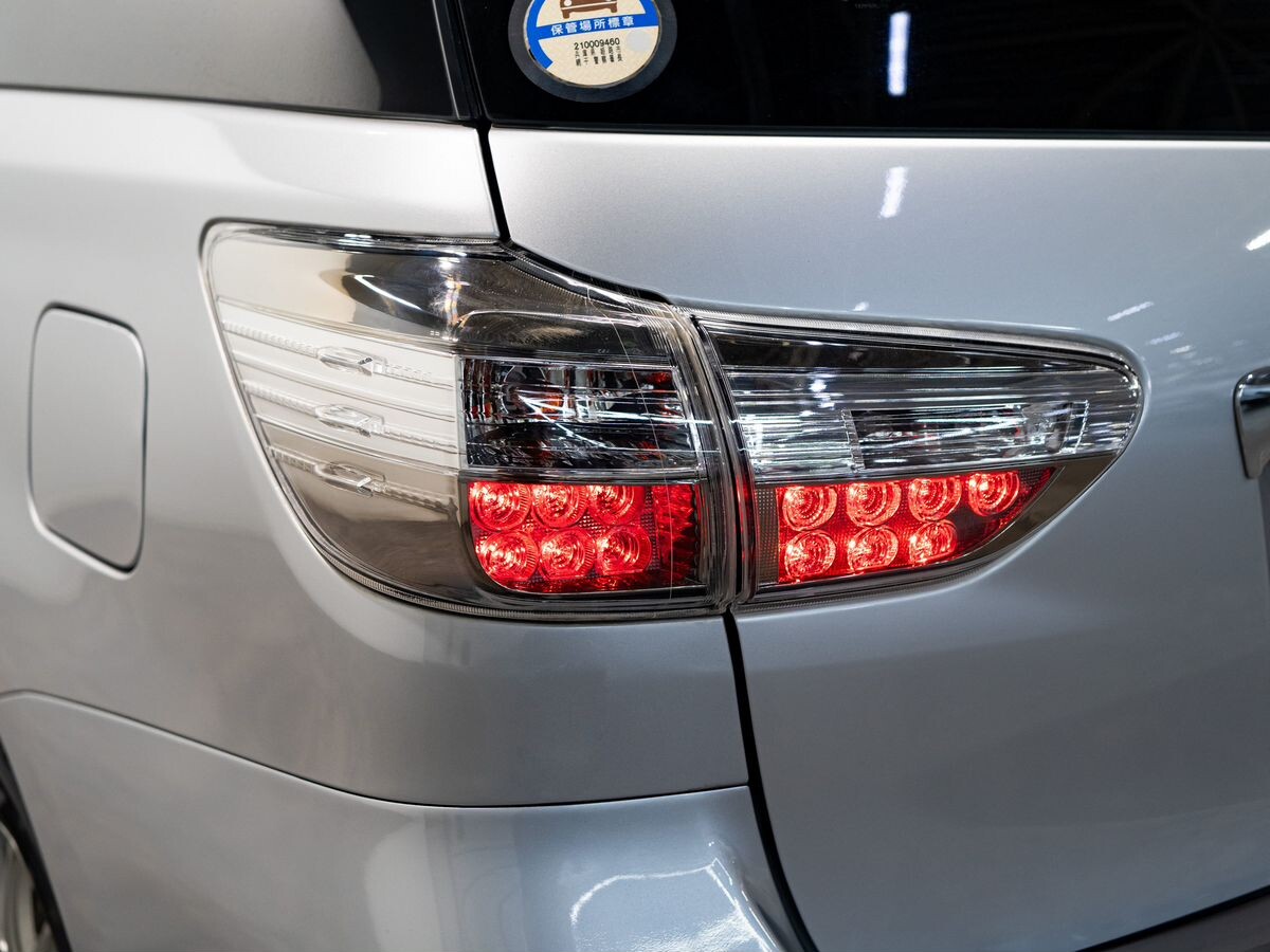 Toyota Wish 2010 - фото автомобиля