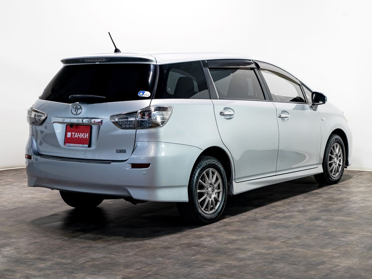 Toyota Wish 2010 - фото автомобиля