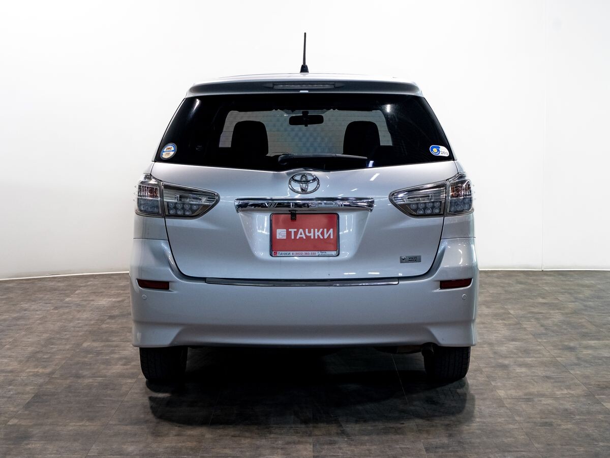 Toyota Wish 2010 - фото автомобиля