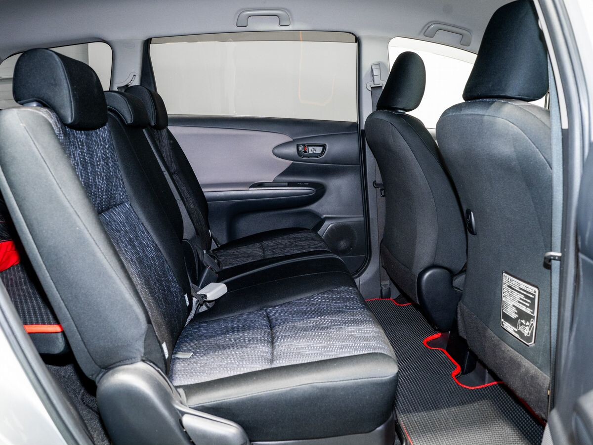 Toyota Wish 2010 - фото автомобиля