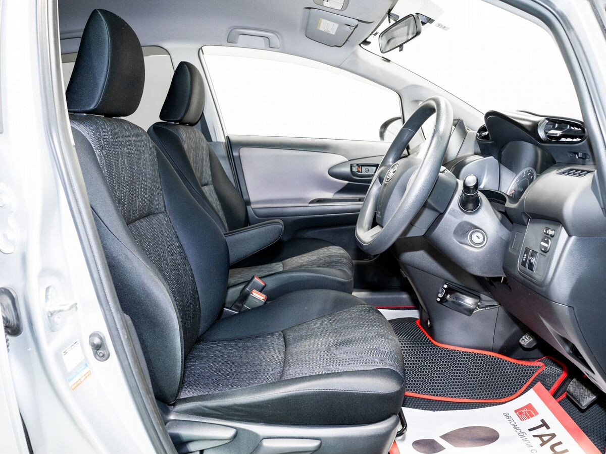 Toyota Wish 2010 - фото автомобиля