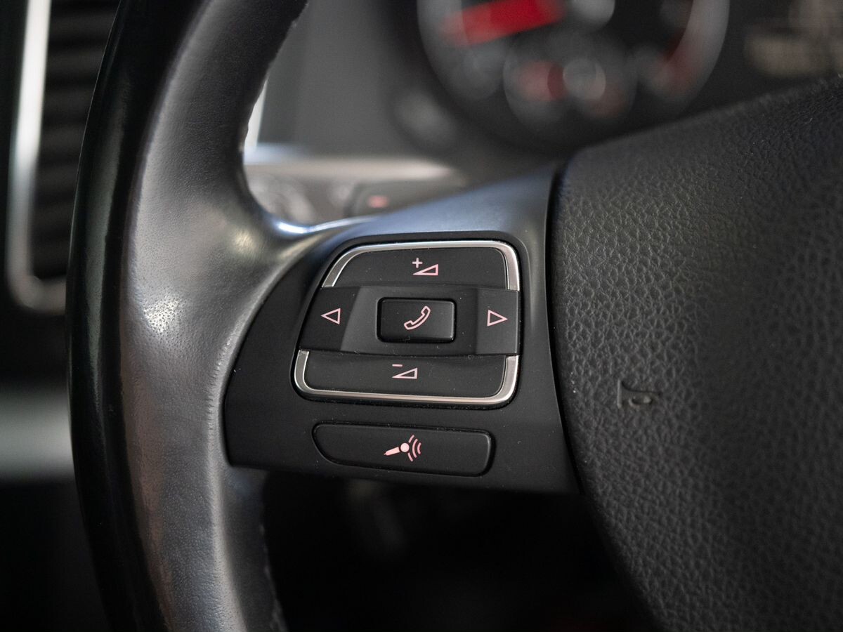 Volkswagen Sharan 2012 - фото автомобиля