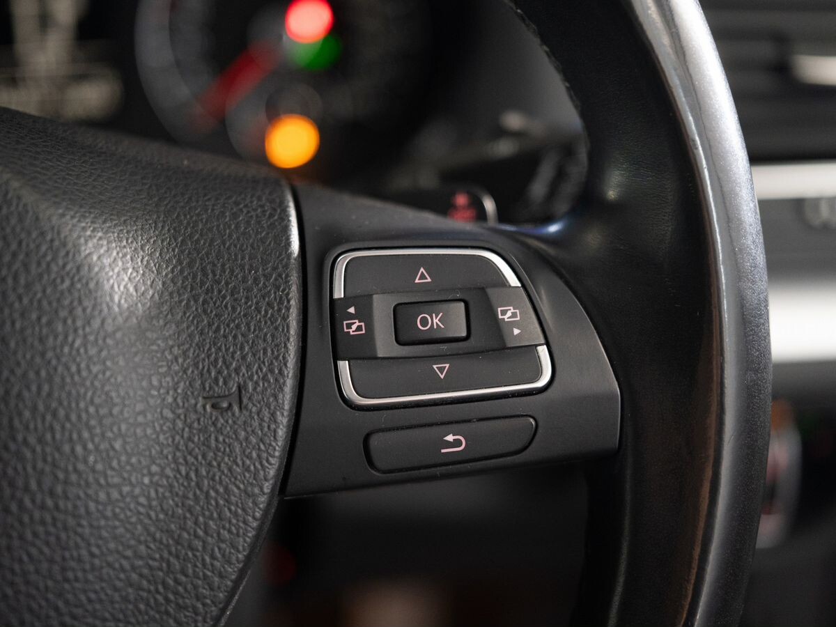 Volkswagen Sharan 2012 - фото автомобиля