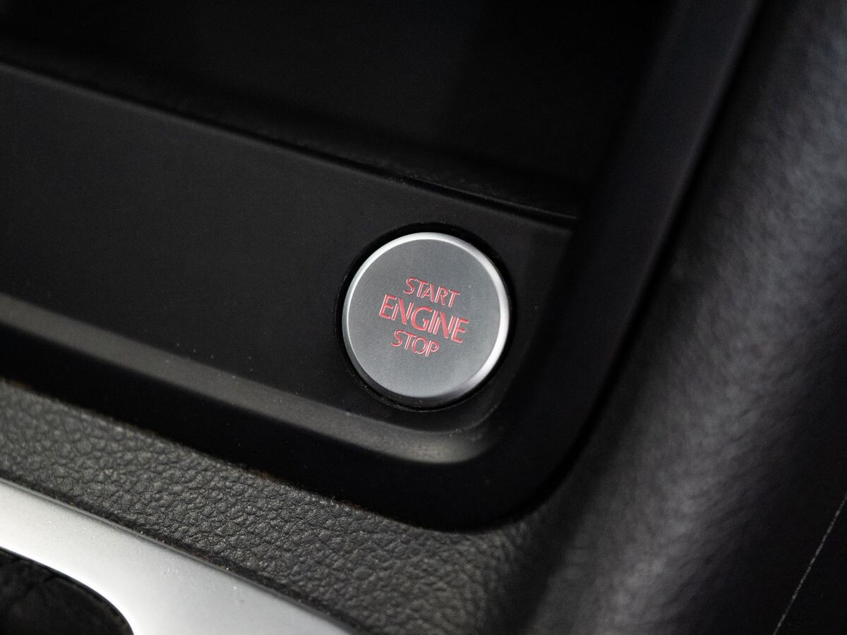 Volkswagen Sharan 2012 - фото автомобиля