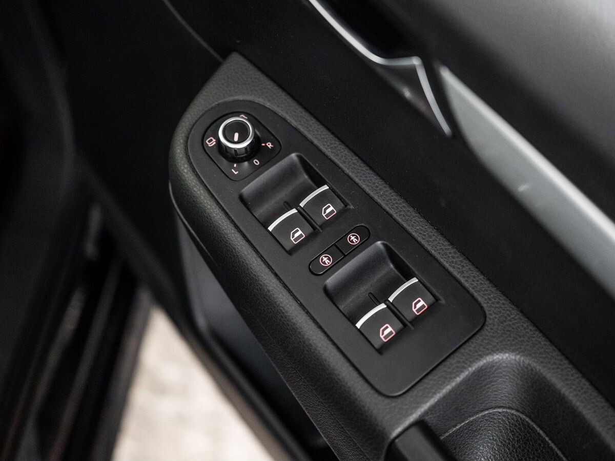 Volkswagen Sharan 2012 - фото автомобиля