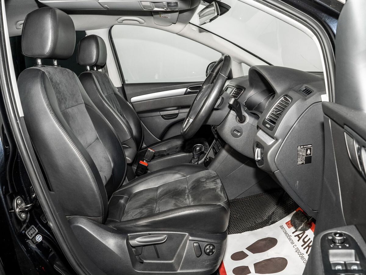 Volkswagen Sharan 2012 - фото автомобиля