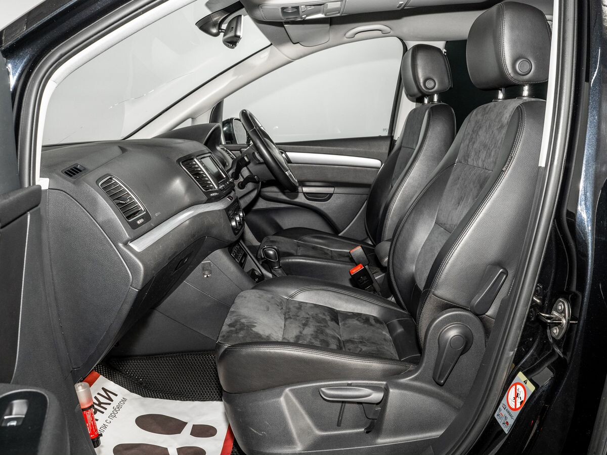 Volkswagen Sharan 2012 - фото автомобиля