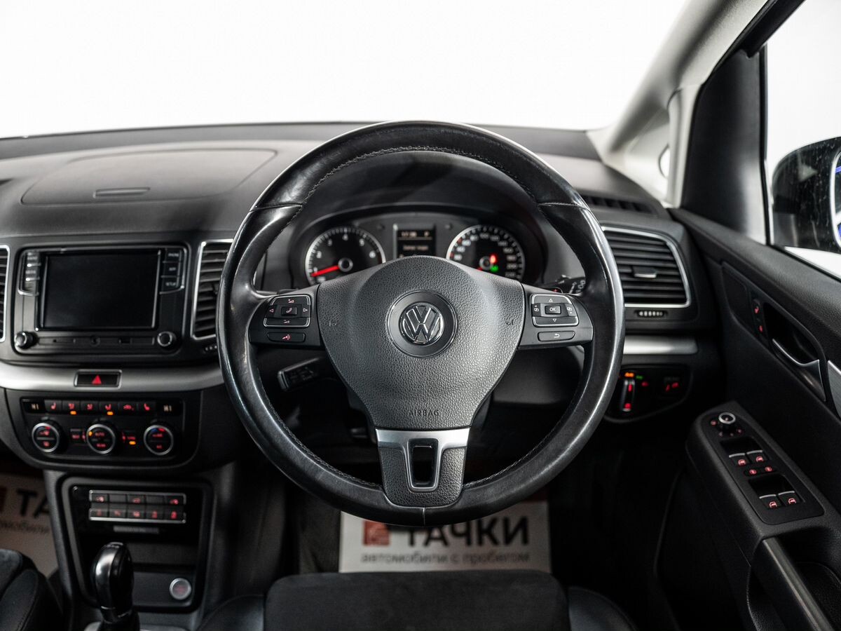 Volkswagen Sharan 2012 - фото автомобиля