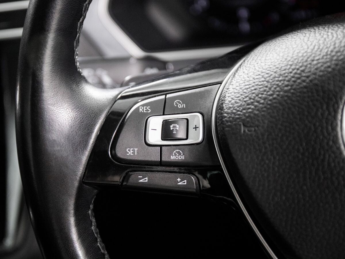 Volkswagen Tiguan 2018 - фото автомобиля