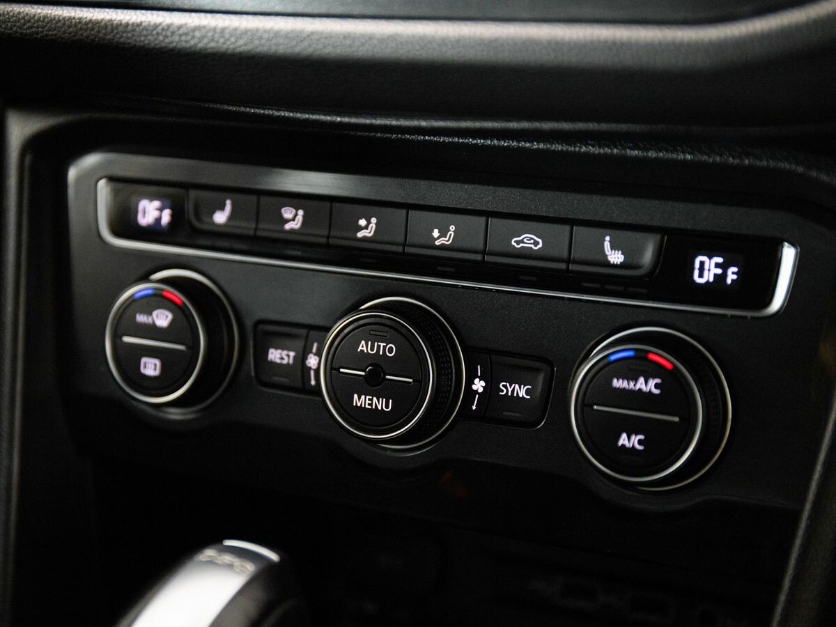 Volkswagen Tiguan 2018 - фото автомобиля