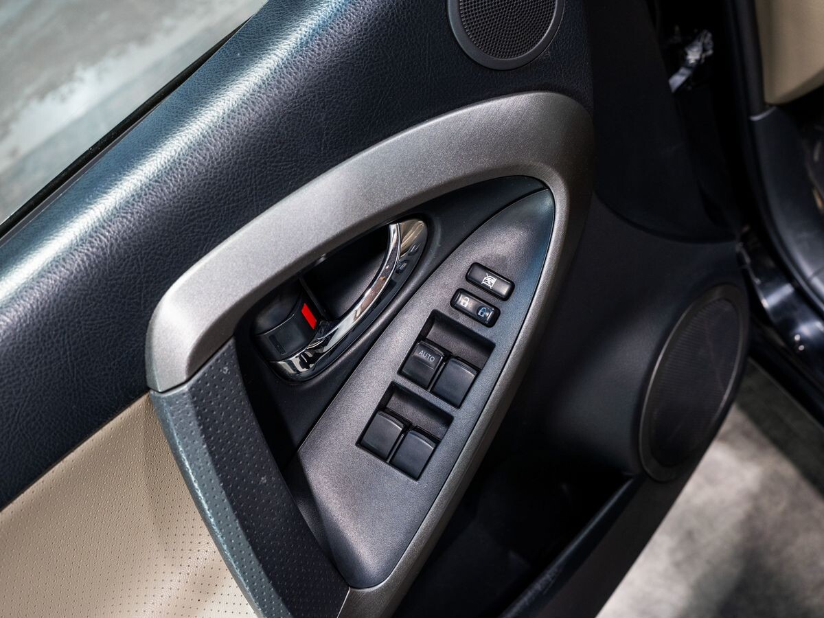 Toyota RAV4 2010 - фото автомобиля