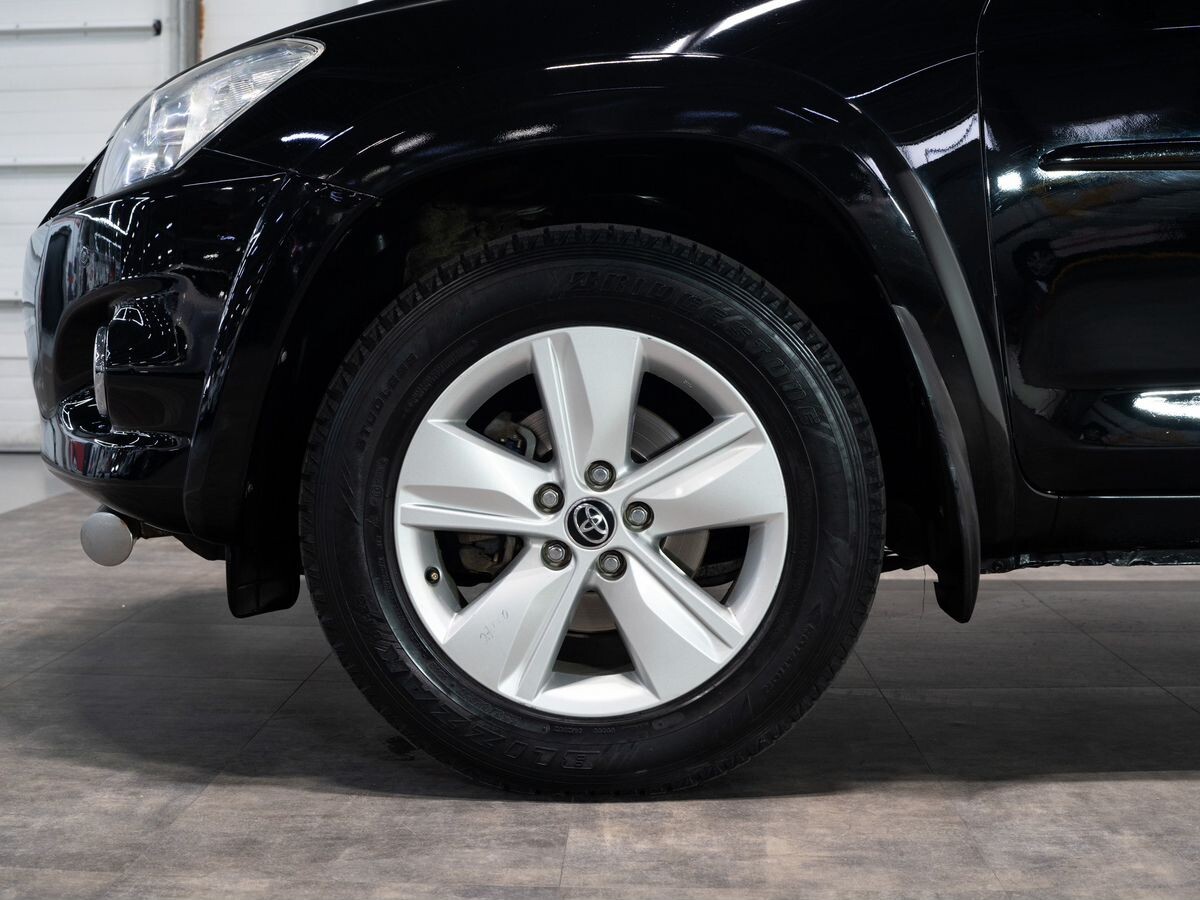 Toyota RAV4 2010 - фото автомобиля