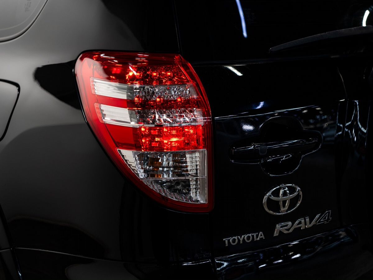 Toyota RAV4 2010 - фото автомобиля