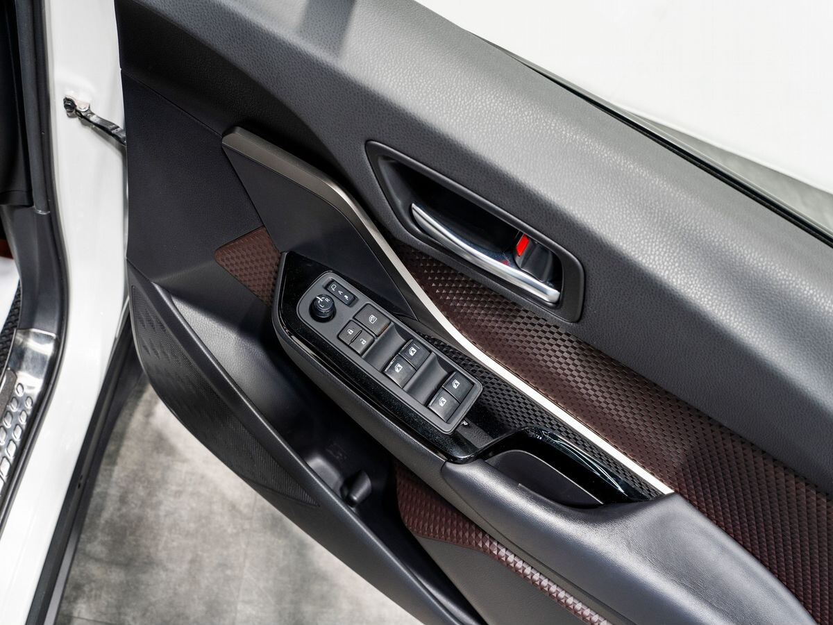 Toyota C-HR 2019 - фото автомобиля