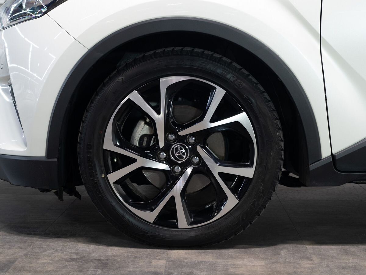 Toyota C-HR 2019 - фото автомобиля