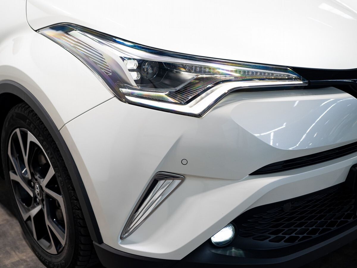 Toyota C-HR 2019 - фото автомобиля