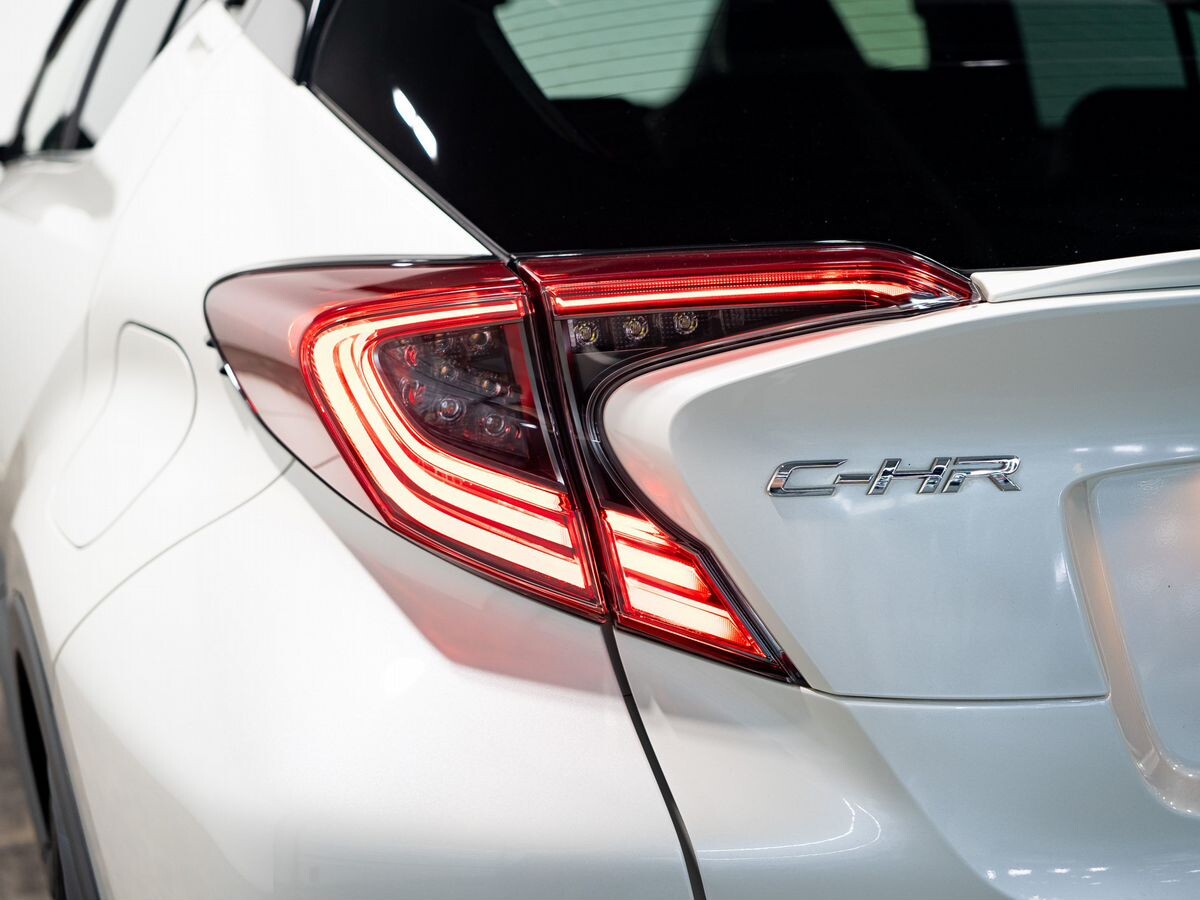 Toyota C-HR 2019 - фото автомобиля