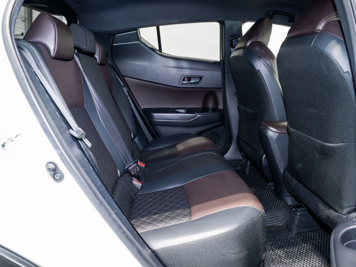 Toyota C-HR 2019 - фото автомобиля