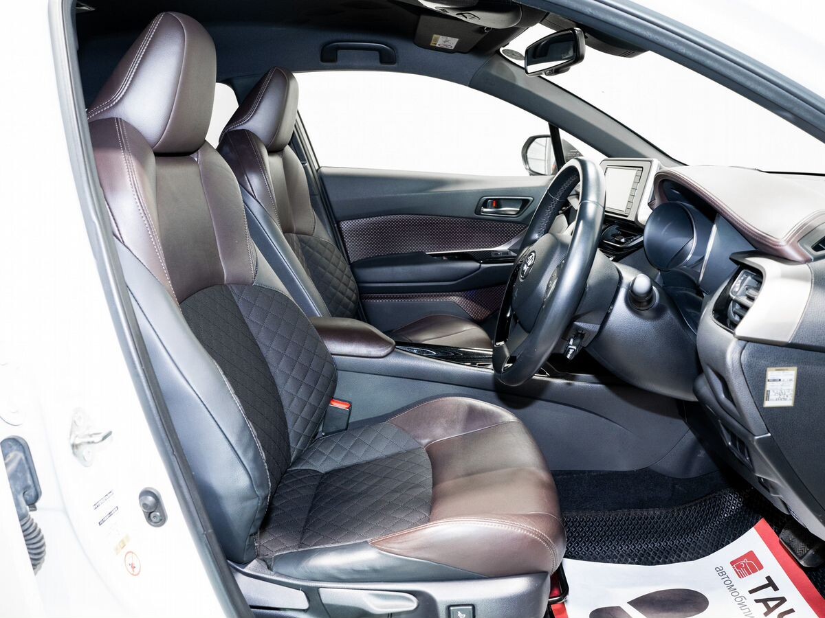 Toyota C-HR 2019 - фото автомобиля