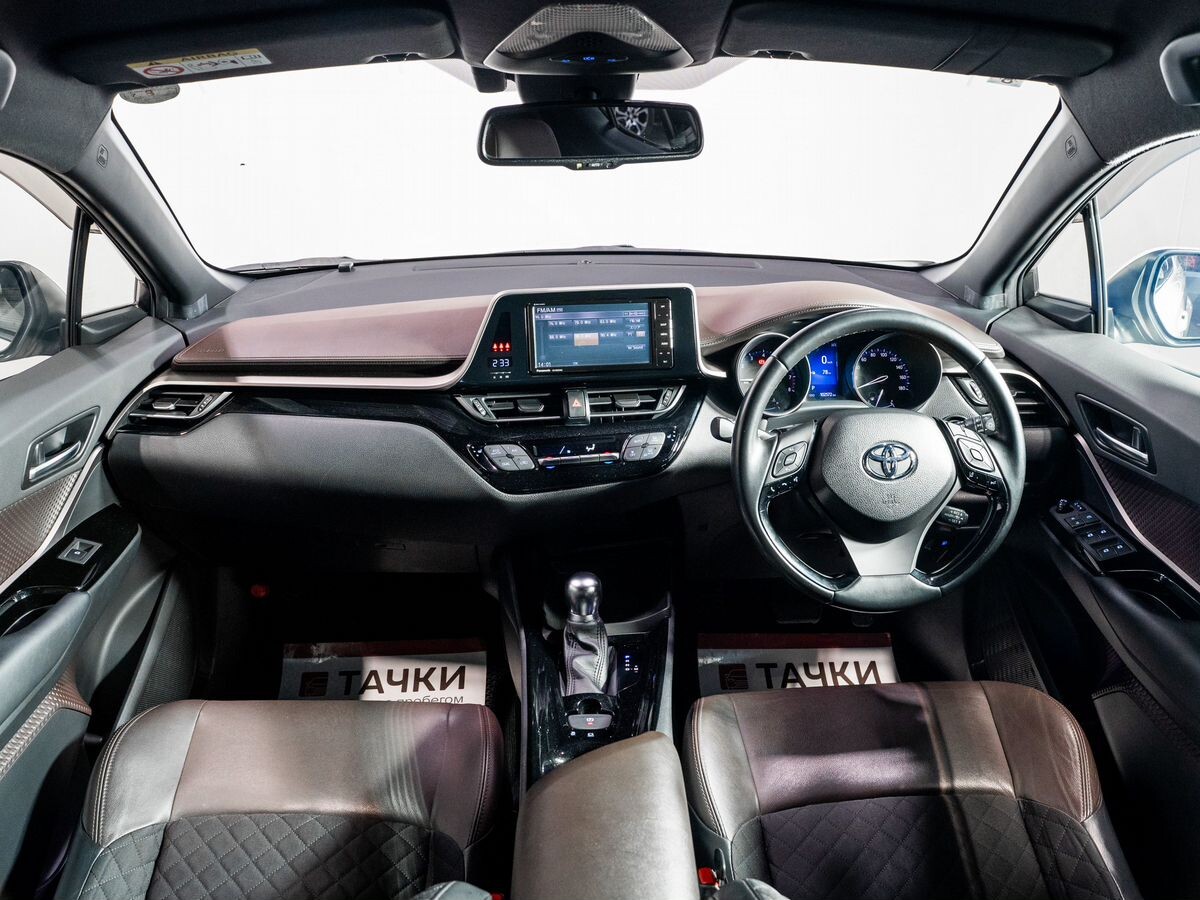 Toyota C-HR 2019 - фото автомобиля
